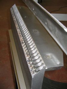 LIMPIEZA CON PEINE METALICO INOX